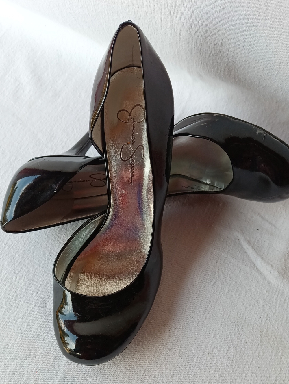 Jessica Simpson Glossy Black Patent Round-Toe Pumps